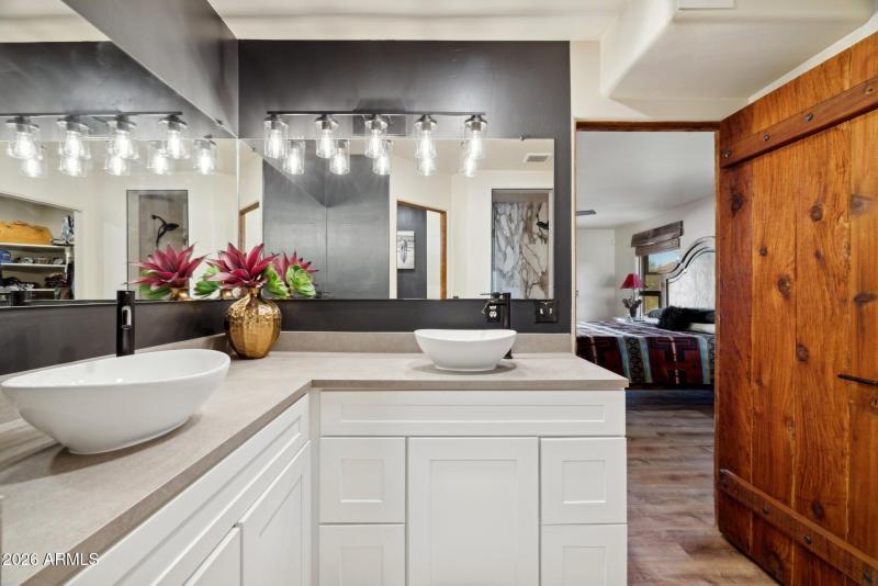 27-web-or-mls-39913-n-26th-st