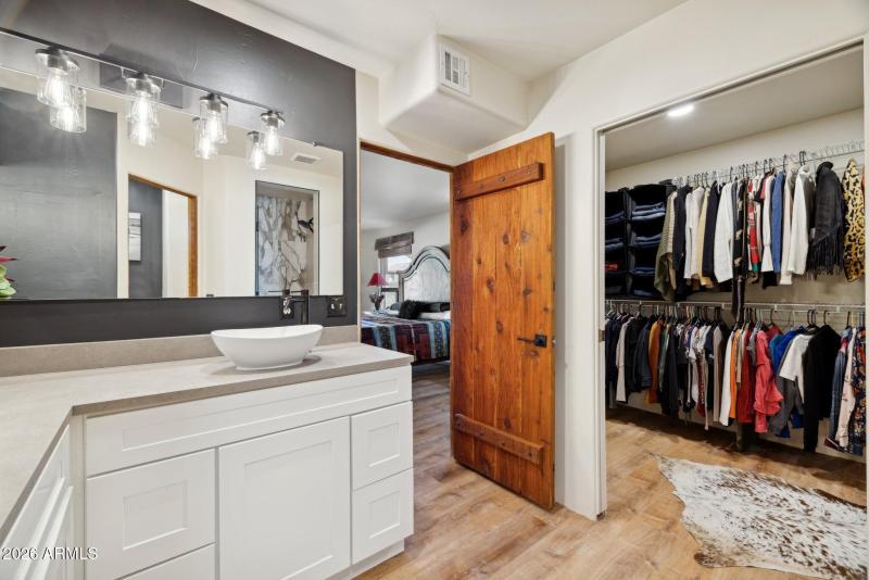 28-web-or-mls-39913-n-26th-st