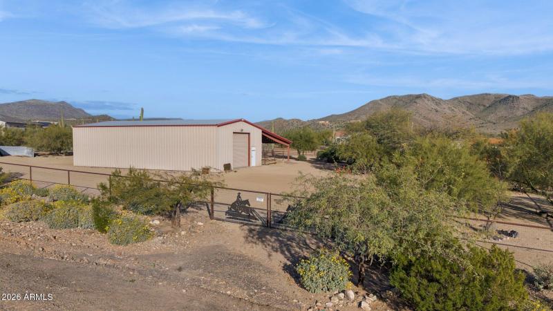 70-web-or-mls-39913-n-26th-st