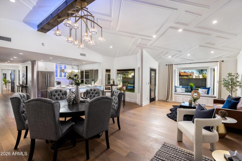 GRAND VAULTED ENTERTAINING AREAS