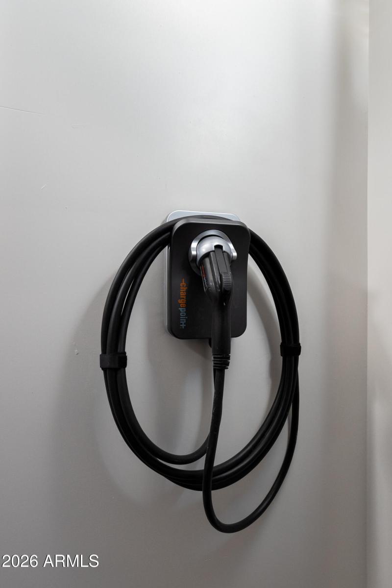 E-V CAR CHARGER