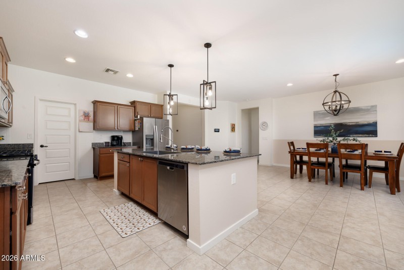 W Ganly Way (40010)-5