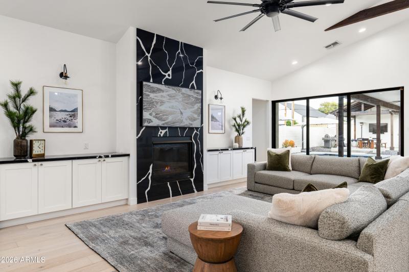 15-4223 N 41st Pl (15 of 64)