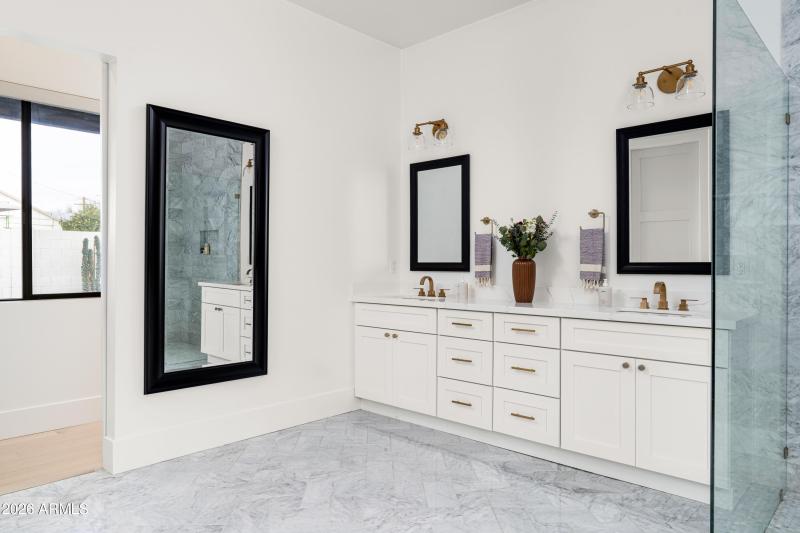 25-4223 N 41st Pl (29 of 64)