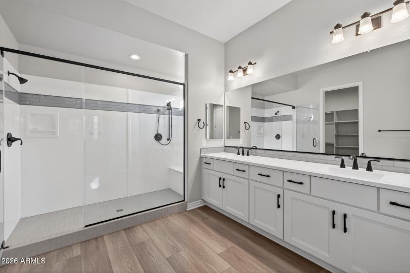 19)PRIMARY BATH DOWN