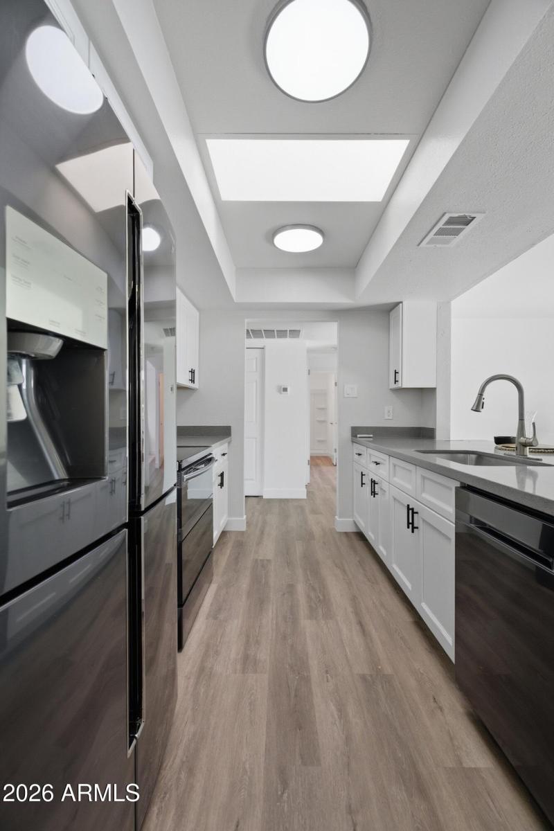 4813_W_Hayward_Ave_11