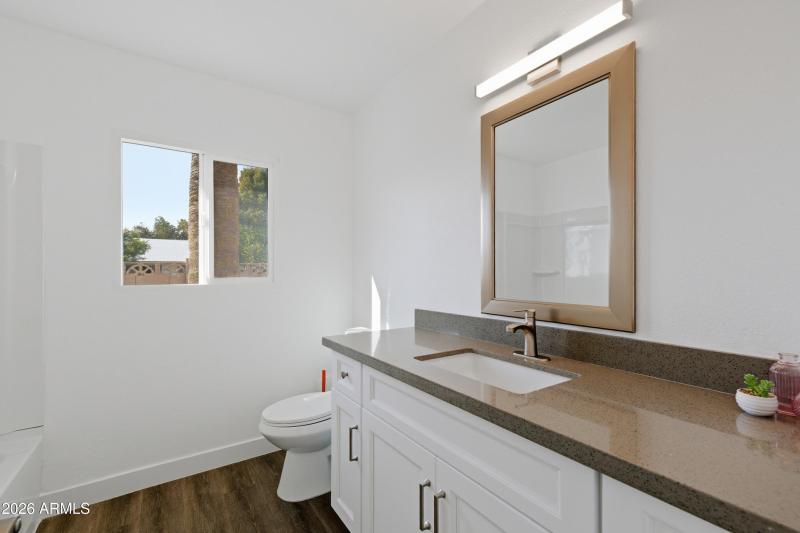 4813_W_Hayward_Ave_15