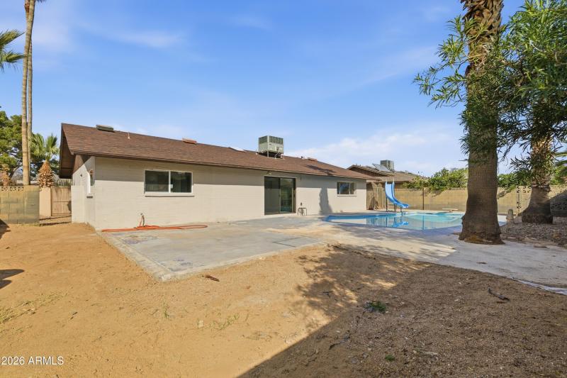 4813_W_Hayward_Ave_21