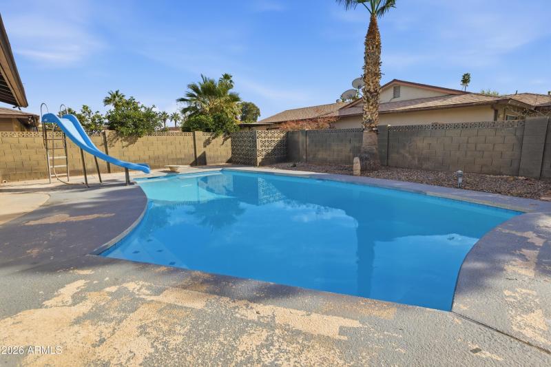 4813_W_Hayward_Ave_24