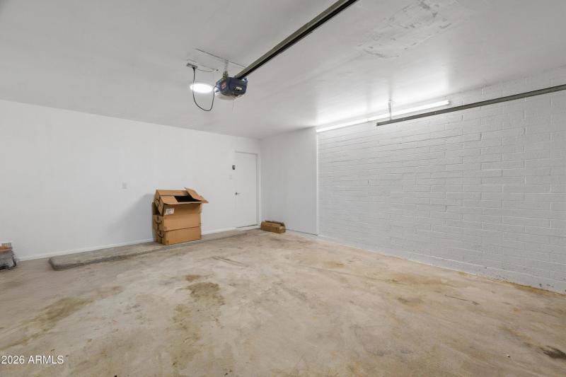 4813_W_Hayward_Ave_28