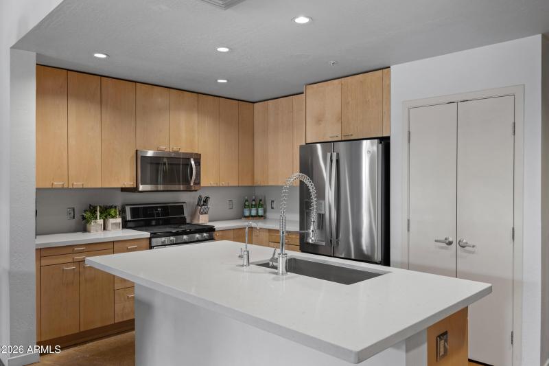 914 E Osborn Rd #216-4