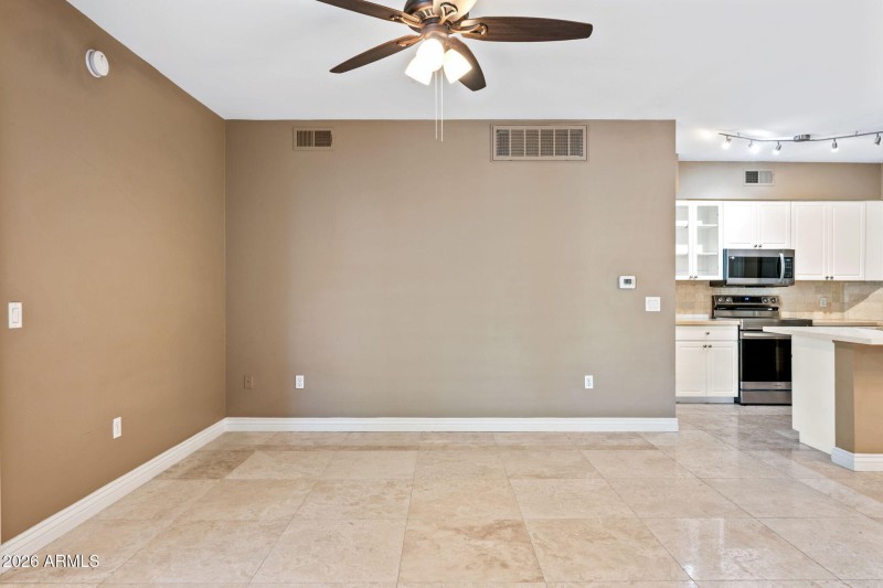 7-web-or-mls-1701-e-colter-st-416