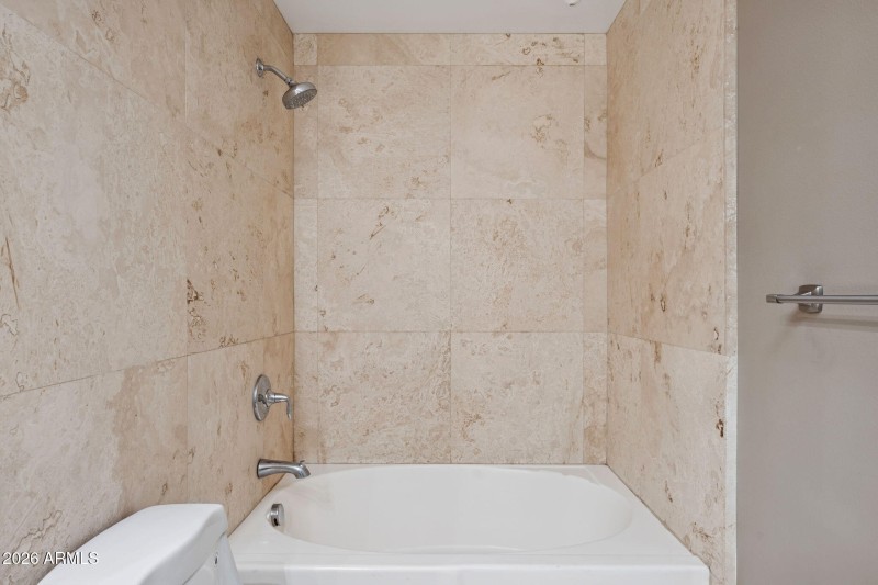 18-web-or-mls-1701-e-colter-st-416