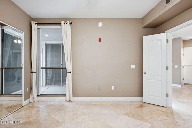 20-web-or-mls-1701-e-colter-st-416