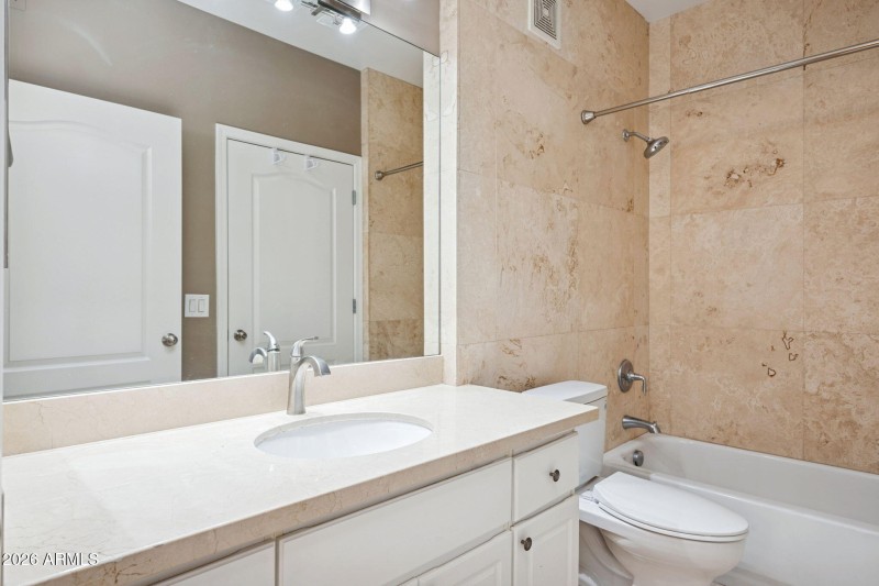 23-web-or-mls-1701-e-colter-st-416