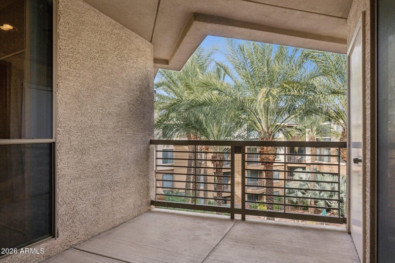 25-web-or-mls-1701-e-colter-st-416