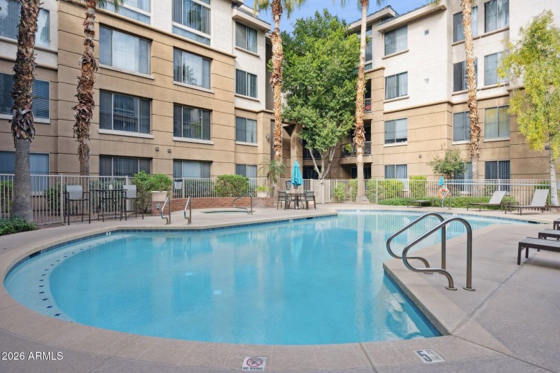 29-web-or-mls-1701-e-colter-st-416