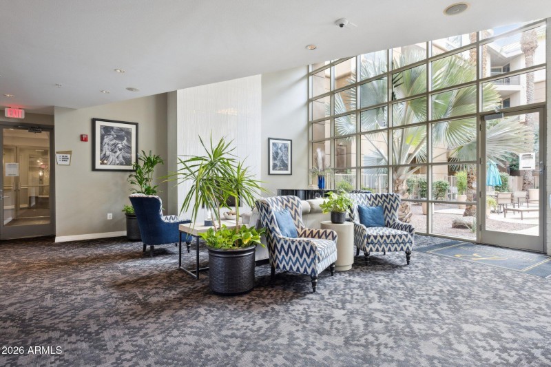 30-web-or-mls-1701-e-colter-st-416