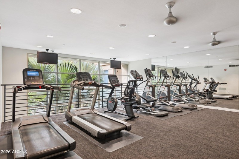 31-web-or-mls-1701-e-colter-st-416