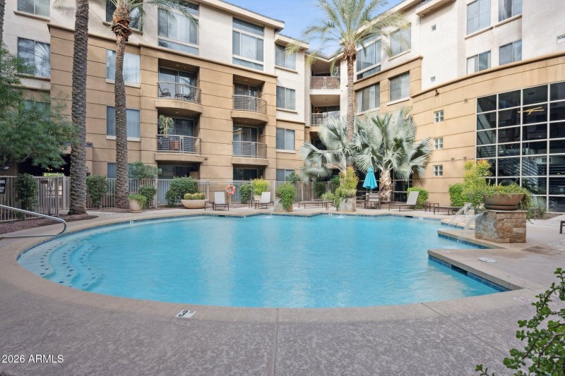 33-web-or-mls-1701-e-colter-st-416