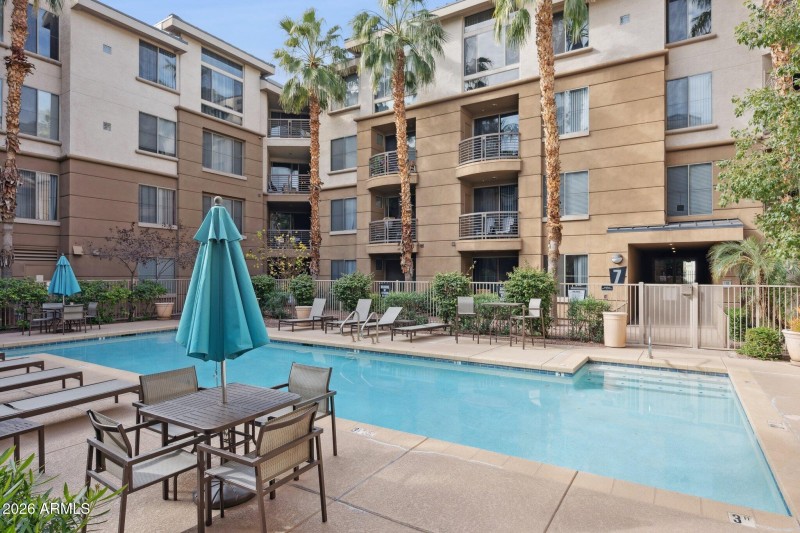 34-web-or-mls-1701-e-colter-st-416