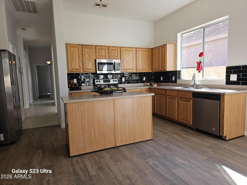 open kitchen w/island