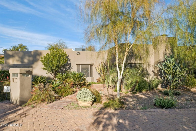 4-web-or-mls-146-e-mariposa-st