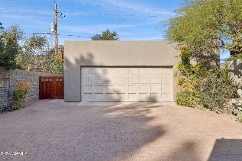 7-web-or-mls-146-e-mariposa-st