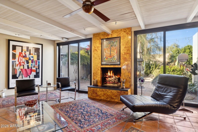 12-web-or-mls-146-e-mariposa-st