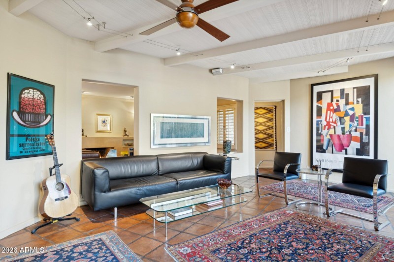 14-web-or-mls-146-e-mariposa-st