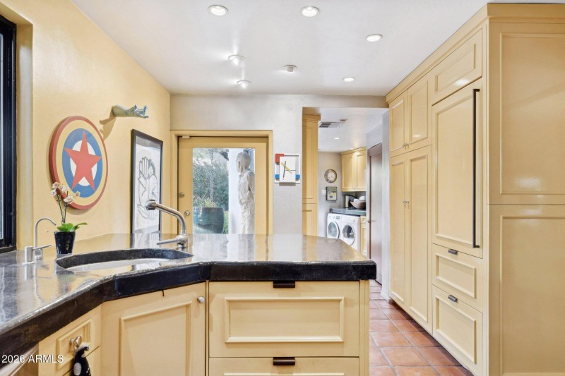 21-web-or-mls-146-e-mariposa-st