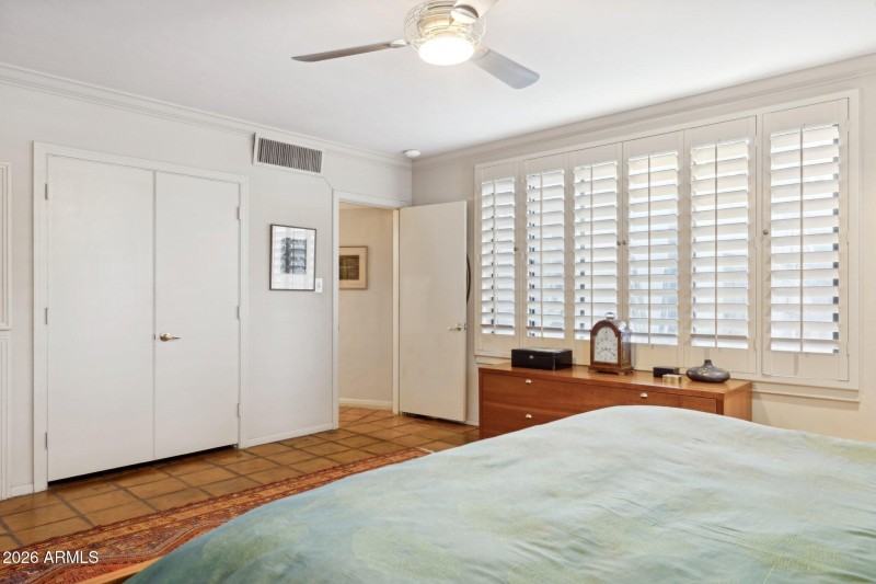 26-web-or-mls-146-e-mariposa-st