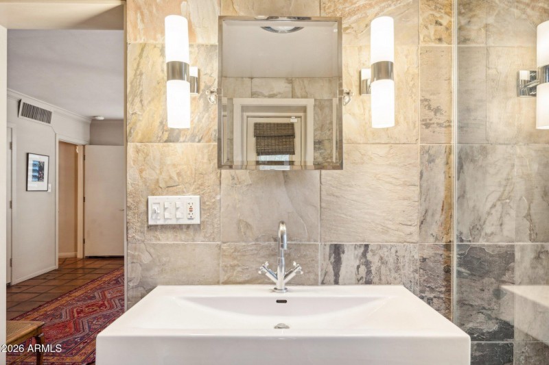 29-web-or-mls-146-e-mariposa-st