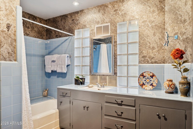 35-web-or-mls-146-e-mariposa-st