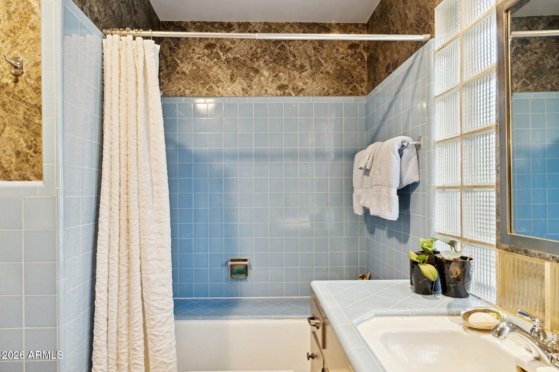 36-web-or-mls-146-e-mariposa-st