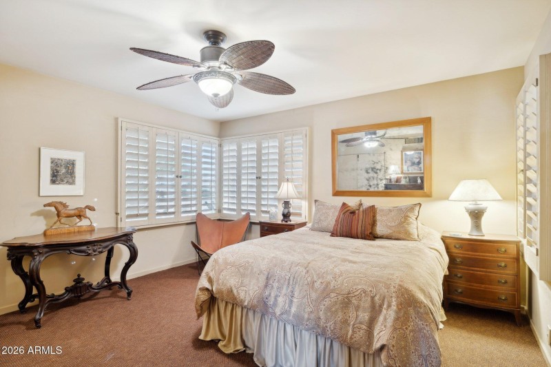 38-web-or-mls-146-e-mariposa-st