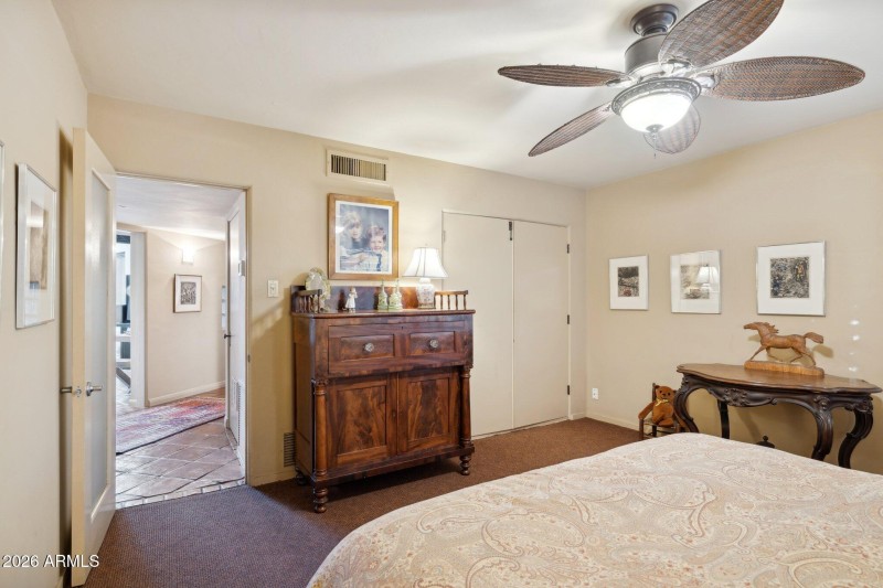 39-web-or-mls-146-e-mariposa-st