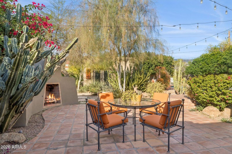 51-web-or-mls-146-e-mariposa-st