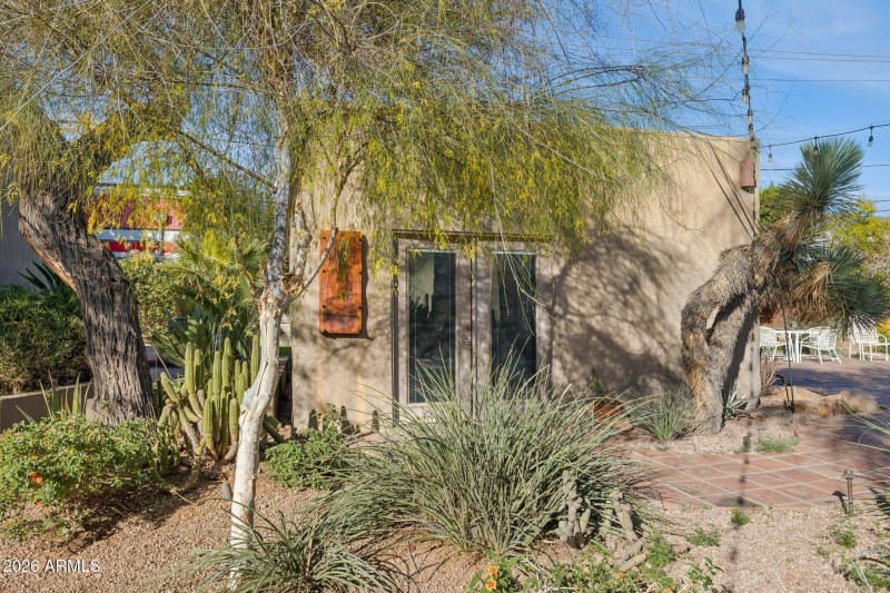 58-web-or-mls-146-e-mariposa-st