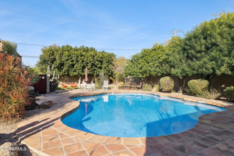 67-web-or-mls-146-e-mariposa-st