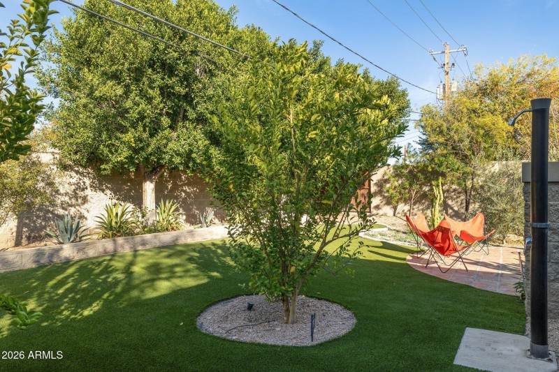 70-web-or-mls-146-e-mariposa-st