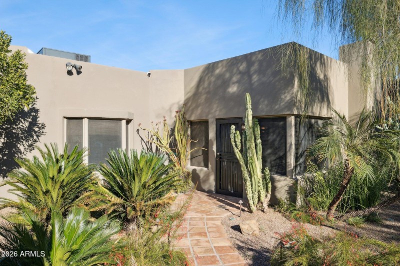 77-web-or-mls-146-e-mariposa-st