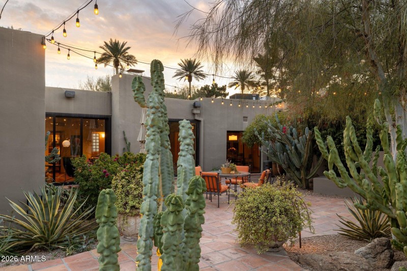 92-web-or-mls-146-e-mariposa-st