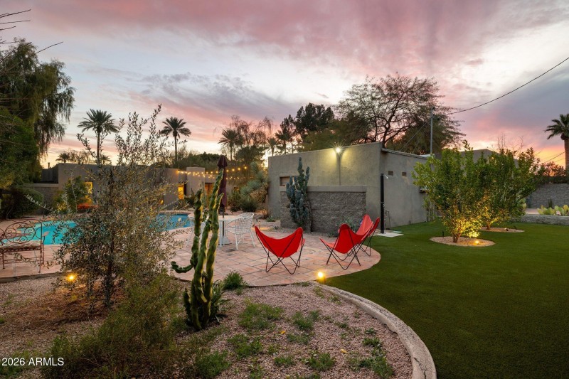 94-web-or-mls-146-e-mariposa-st