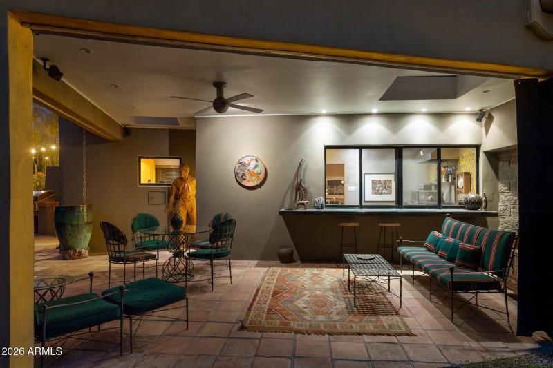 101-web-or-mls-146-e-mariposa-st