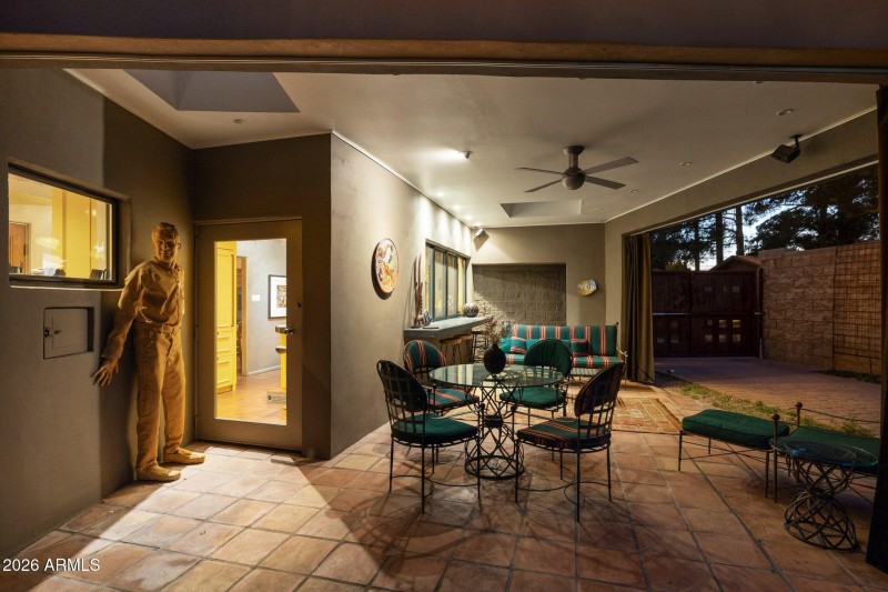 102-web-or-mls-146-e-mariposa-st