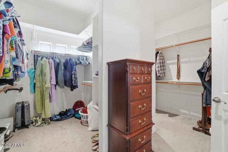 His/Hers Walk-in Closet