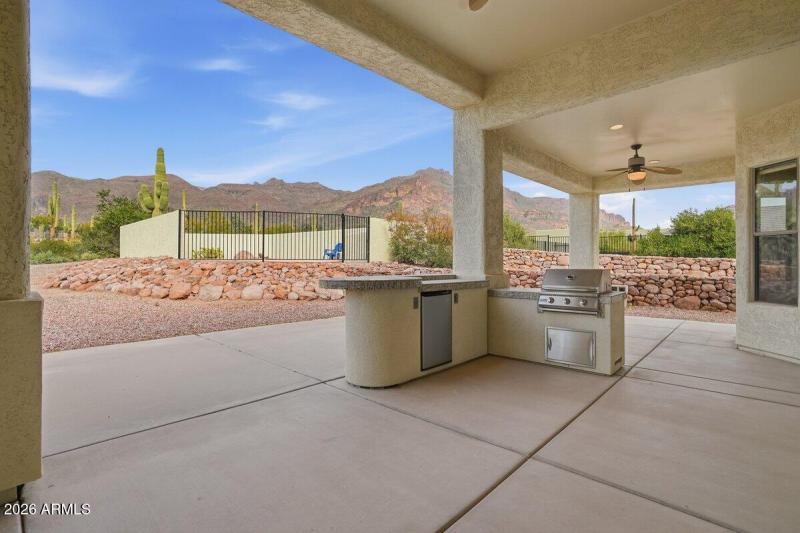 Very Large Patio w/ Views