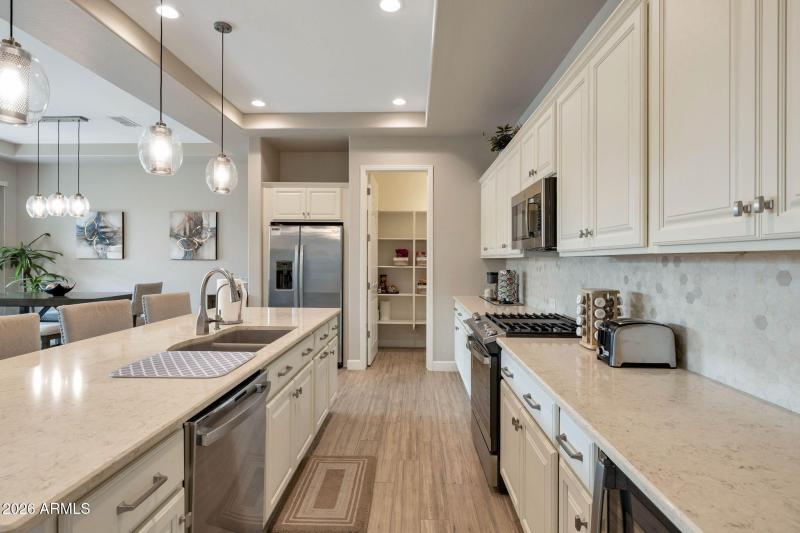 9-web-or-mls-Qp-7399