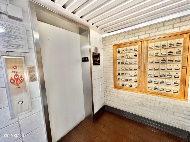 mailboxes elevator